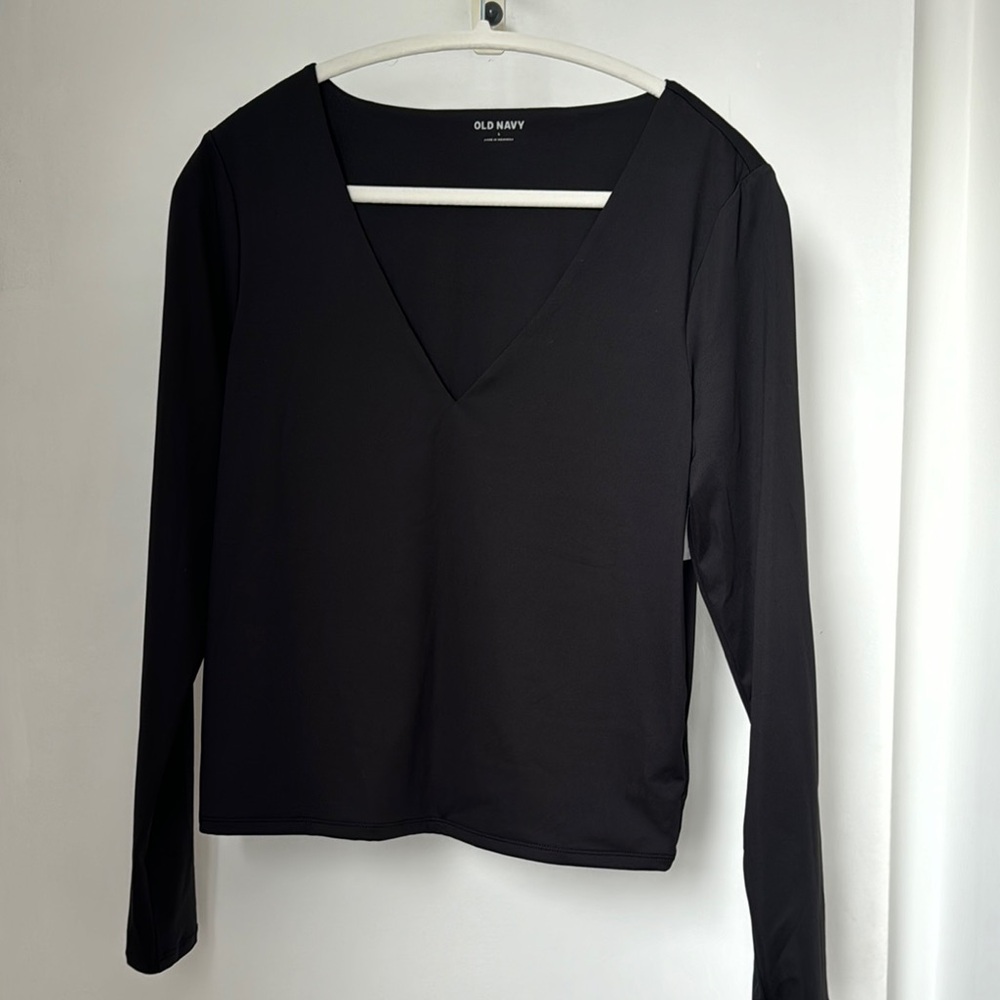 Old Navy Women's Black double layer V-Neck Top